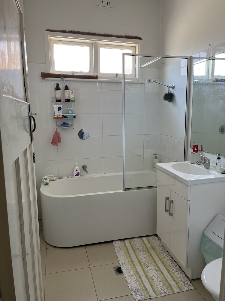 Room for rent in Mayfield East share house renovated bathroom